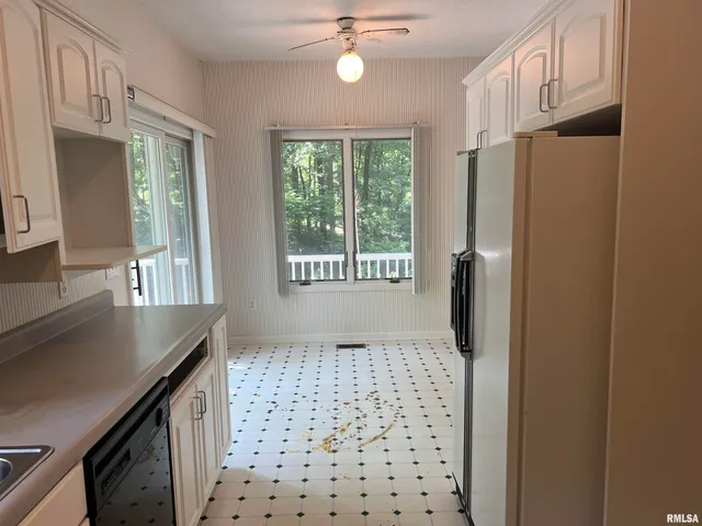 $200,000 | 3 Millwood Manor, Jacksonville, IL 62650