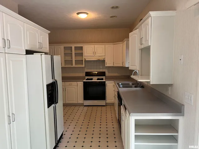 $200,000 | 3 Millwood Manor, Jacksonville, IL 62650