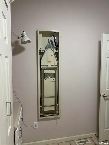 $200,000 | 3 Millwood Manor, Jacksonville, IL 62650