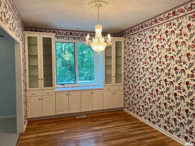 $200,000 | 3 Millwood Manor, Jacksonville, IL 62650