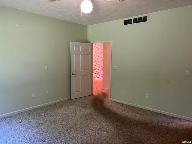 $200,000 | 3 Millwood Manor, Jacksonville, IL 62650