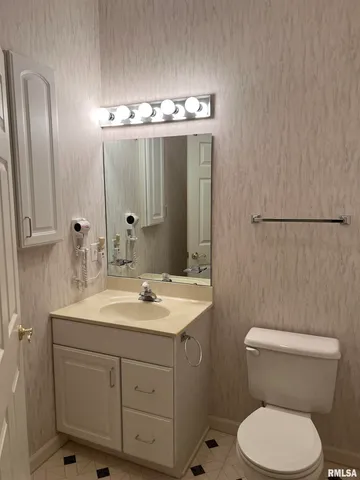 $200,000 | 3 Millwood Manor, Jacksonville, IL 62650