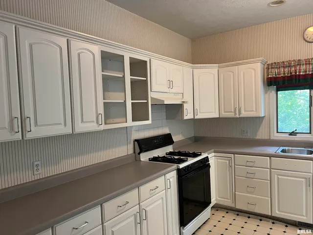 $200,000 | 3 Millwood Manor, Jacksonville, IL 62650