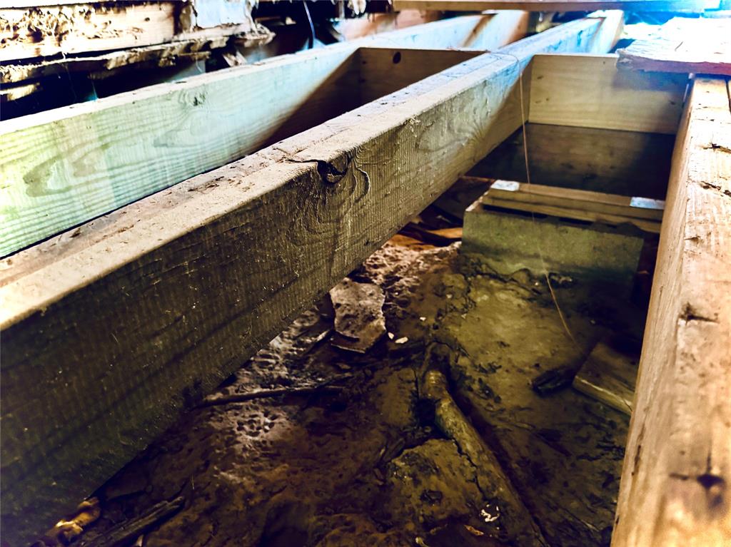 2250 West Kaufman Street Paris, TX 75460 - Photo 25 of 36 a view of water heater room