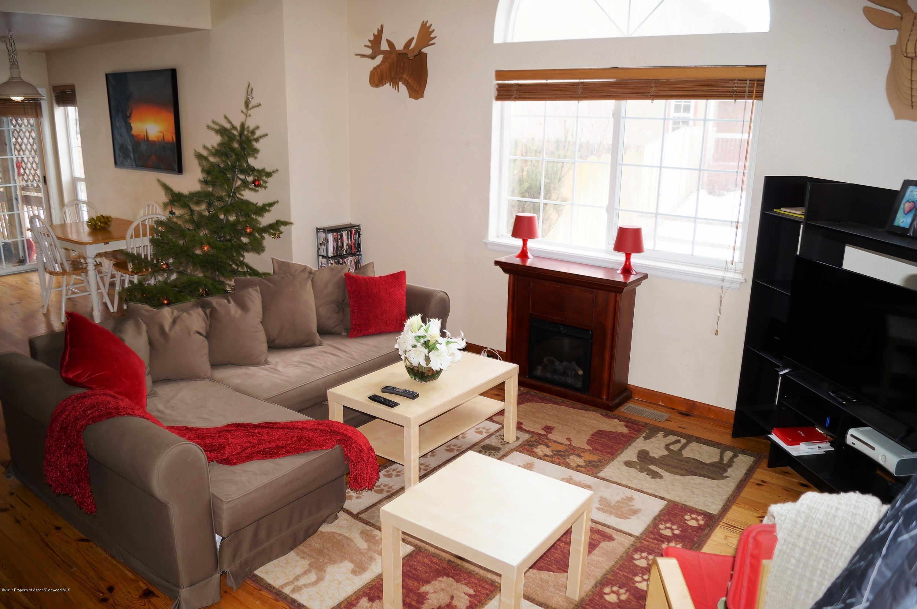 240 Rabbit Road Carbondale, CO 81623 - Photo 3 of 15 Living Room