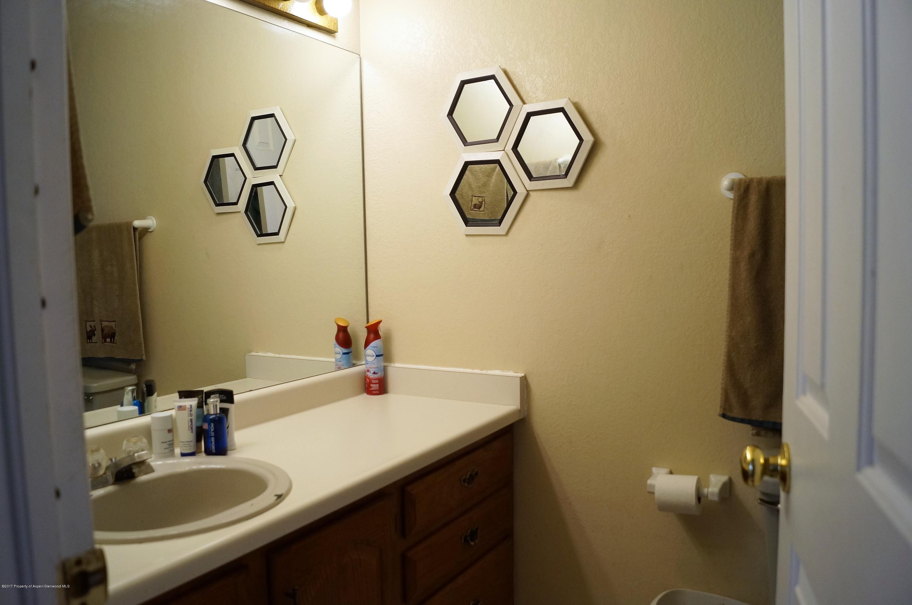 240 Rabbit Road Carbondale, CO 81623 - Photo 8 of 15 Upstairs bath