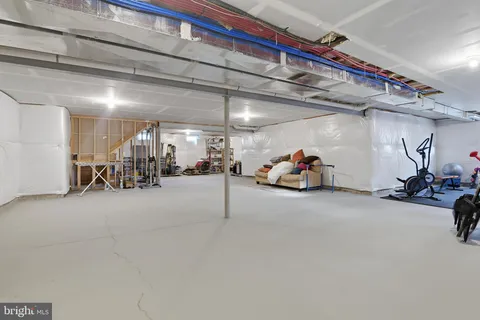 a gym with lots of gym equipment