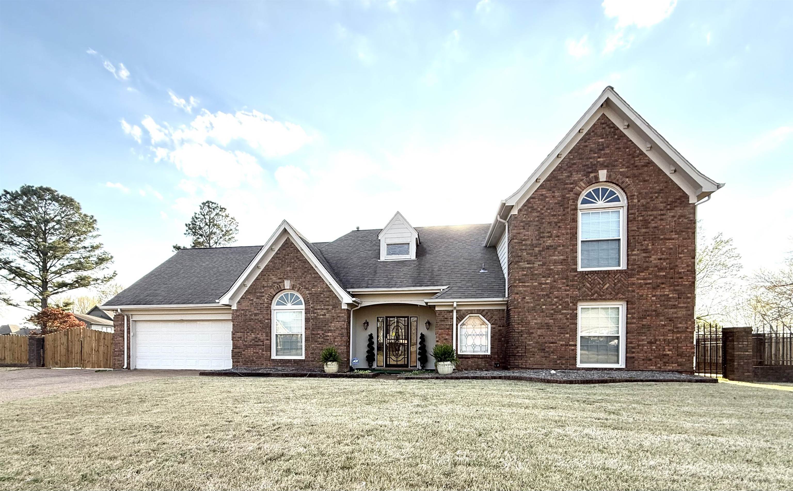 825 North Walnut Bend Road Memphis, TN 38018 - Photo 1 of 40 a front view of a house with a yard