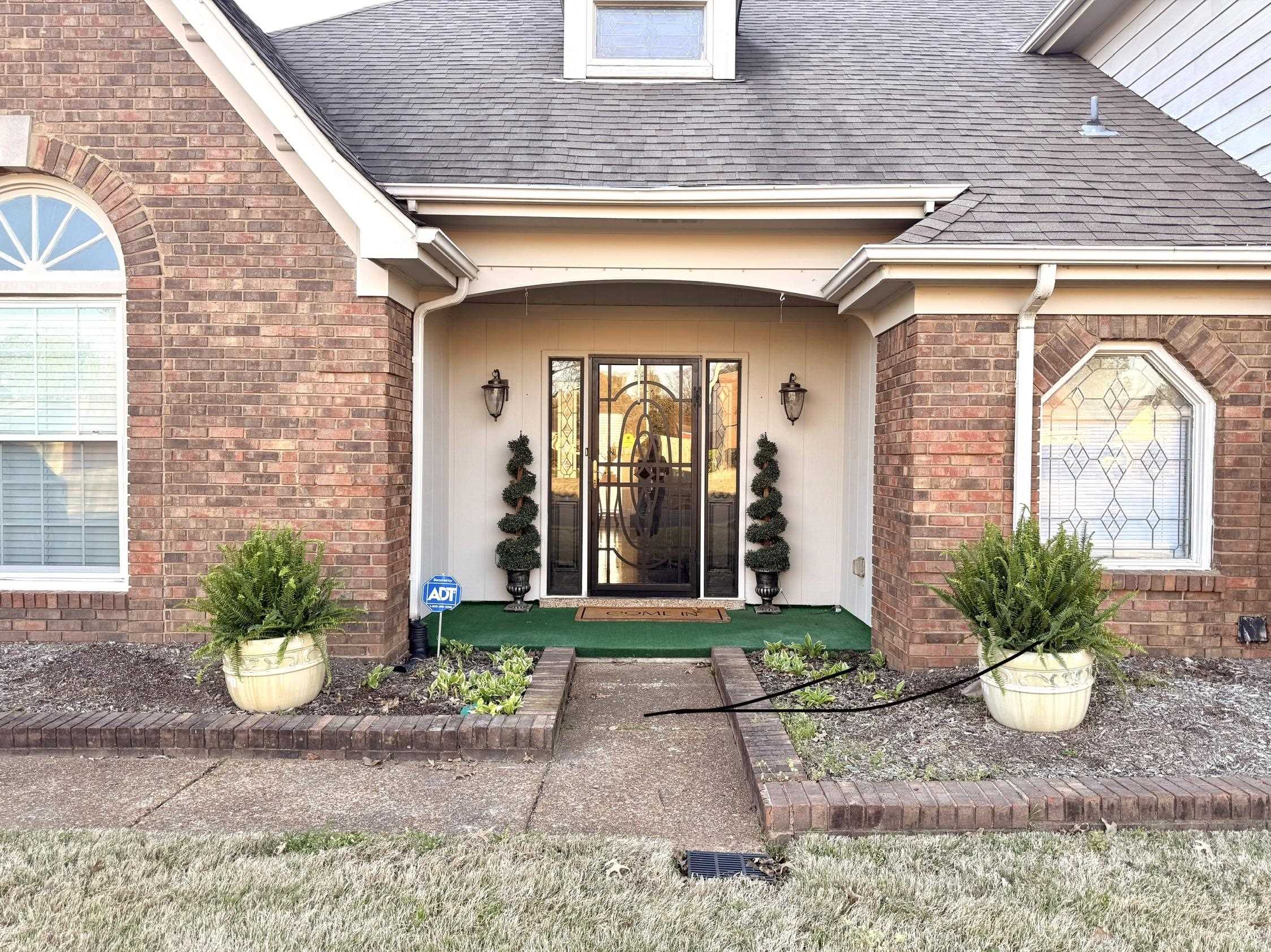825 North Walnut Bend Road Memphis, TN 38018 - Photo 2 of 40 a front view of a house with garden