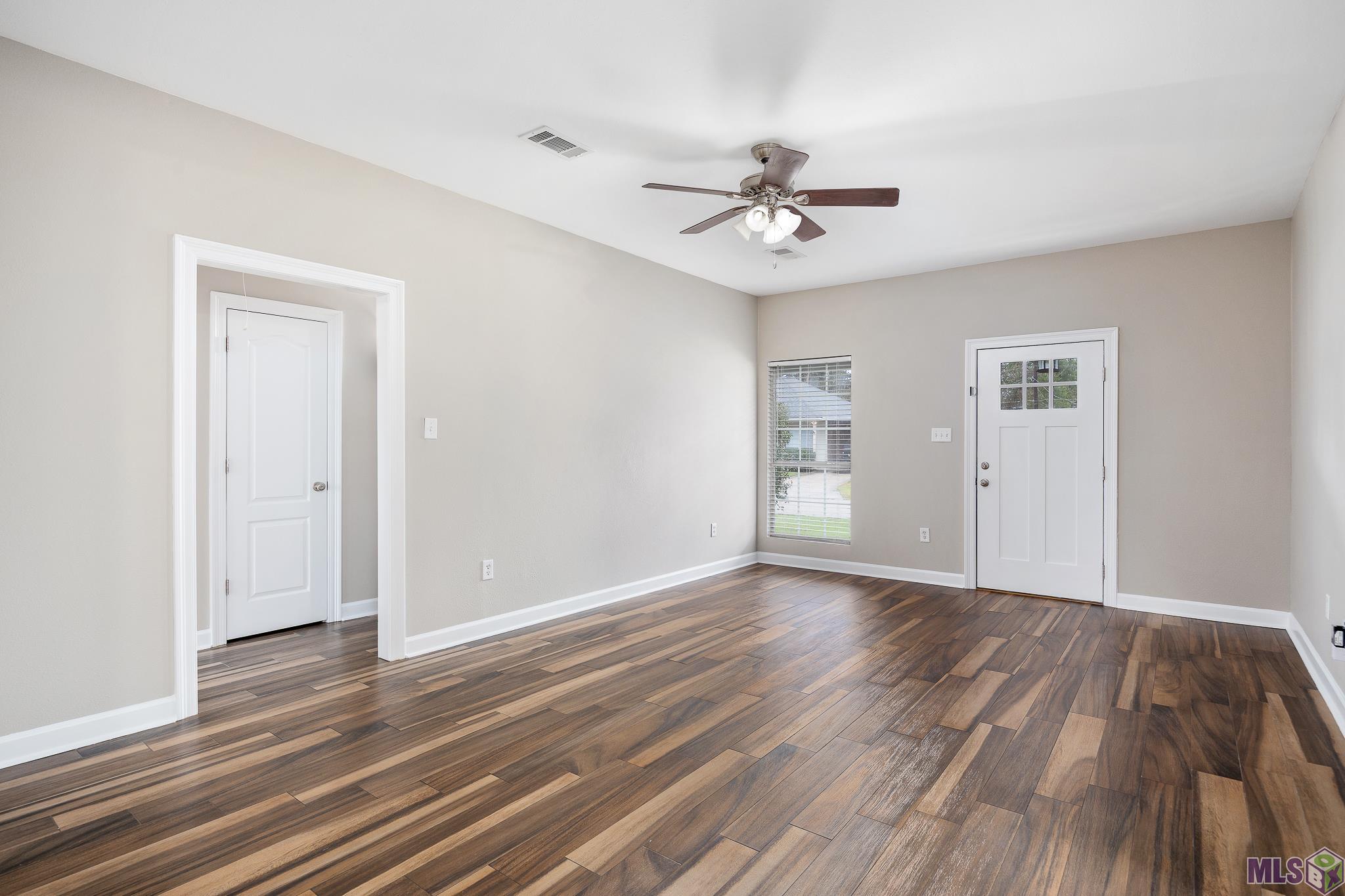 44058 Lake Village Road Prairieville, LA 70769 - Photo 4 of 21 Living Room