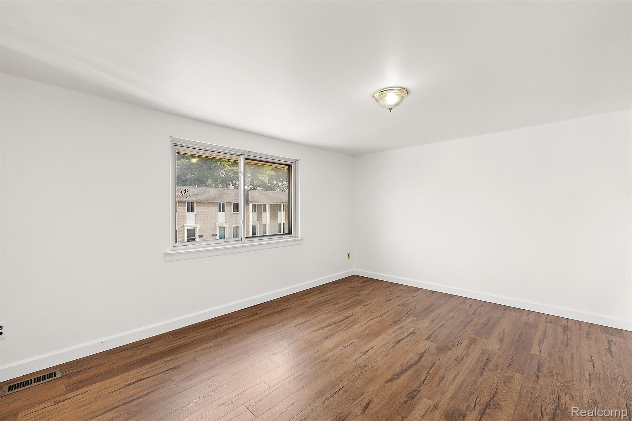 4352 15 Mile Road Sterling Heights, MI 48310 - Photo 34 of 37 Gallery Image 34