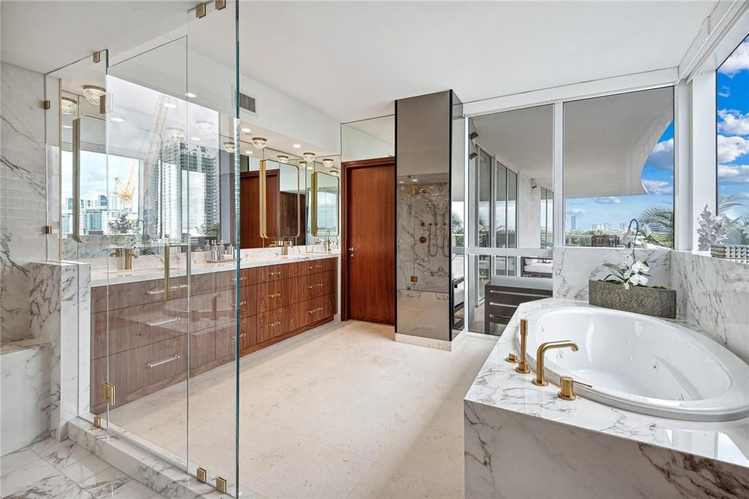 450 Alton Road, Unit 802 Miami Beach, FL 33139 - Photo 11 of 36 Photo 11