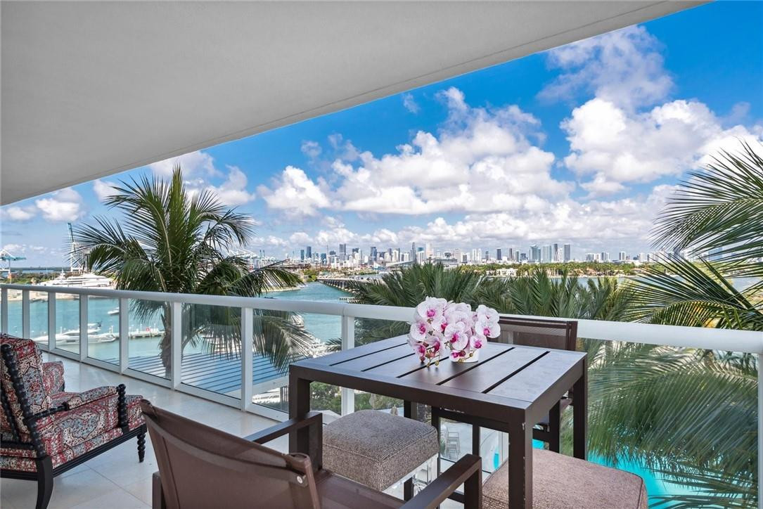 450 Alton Road, Unit 802 Miami Beach, FL 33139 - Photo 2 of 36 Photo 2