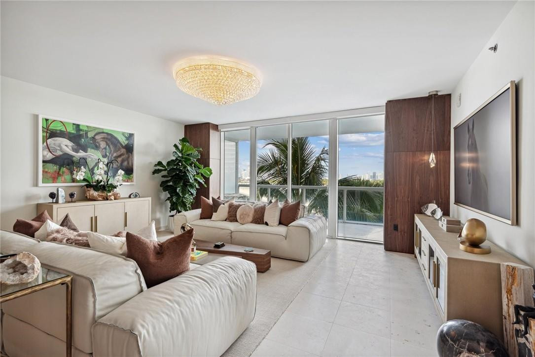 450 Alton Road, Unit 802 Miami Beach, FL 33139 - Photo 5 of 36 Photo 5