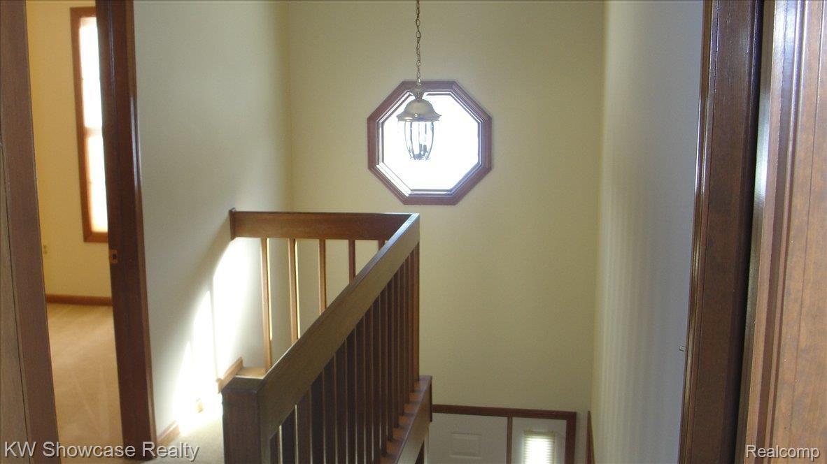 4154 Crocus Road Waterford, MI 48328 - Photo 10 of 18 2nd Floor Landing