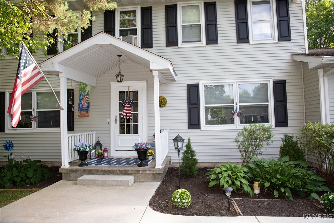 13431 Ward Road Holland, NY 14080 - Photo 4 of 50 Beautiful front entryway
