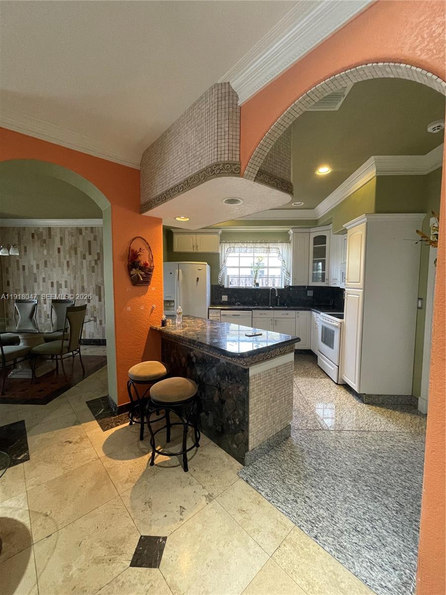 232 Southwest 7th Avenue Hallandale Beach, FL 33009 - Photo 17 of 36