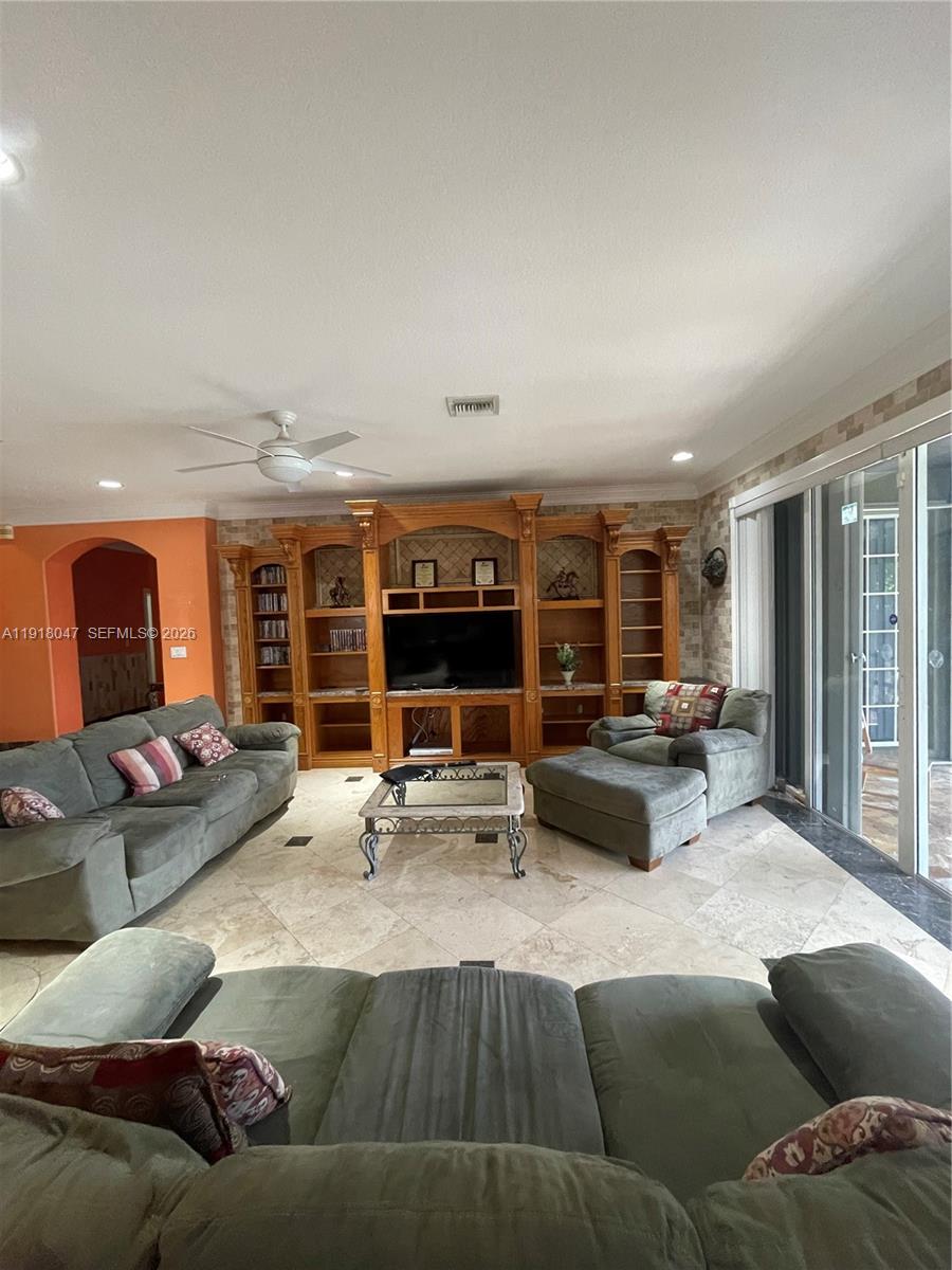 232 Southwest 7th Avenue Hallandale Beach, FL 33009 - Photo 21 of 36