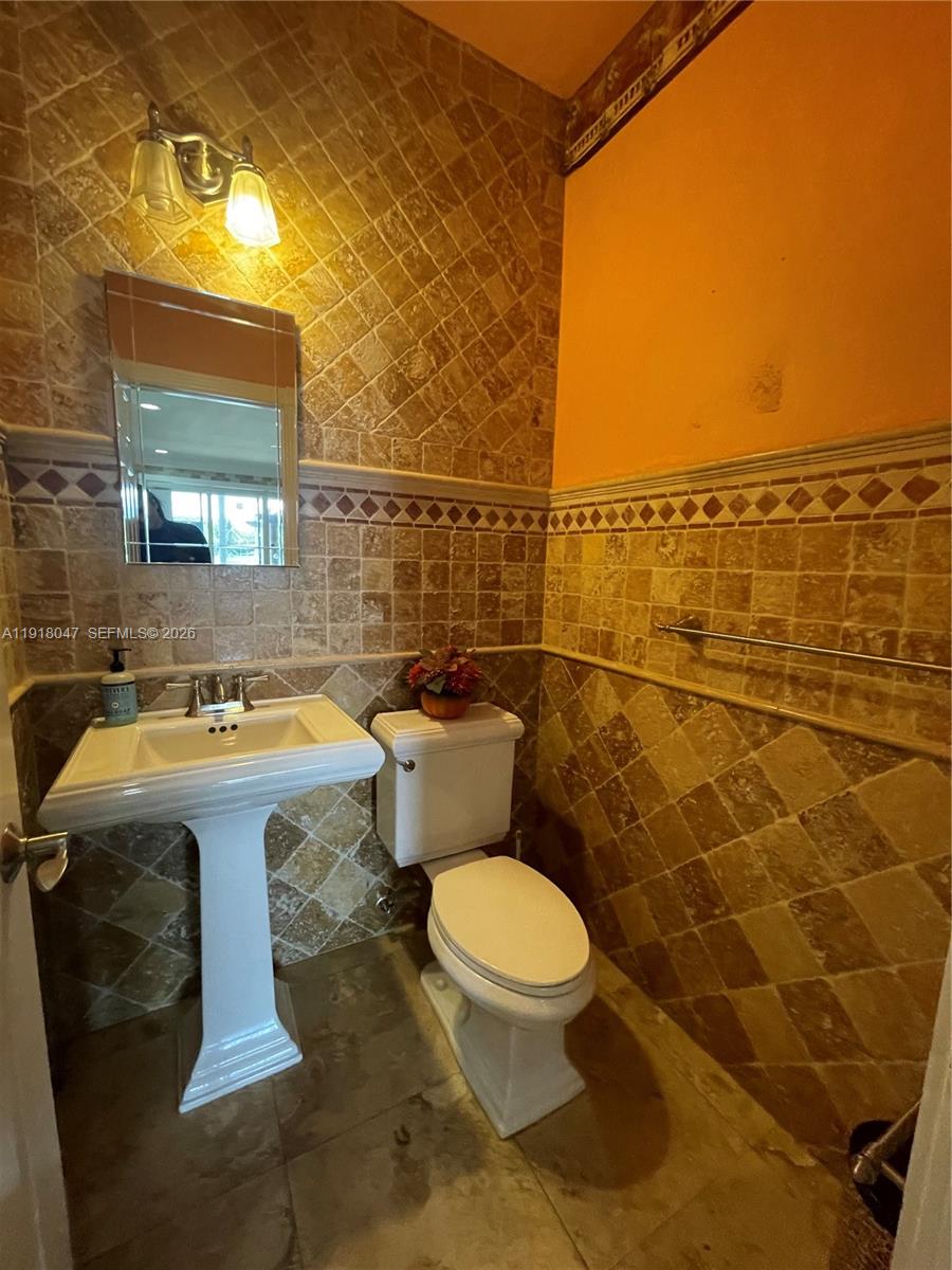 232 Southwest 7th Avenue Hallandale Beach, FL 33009 - Photo 24 of 36