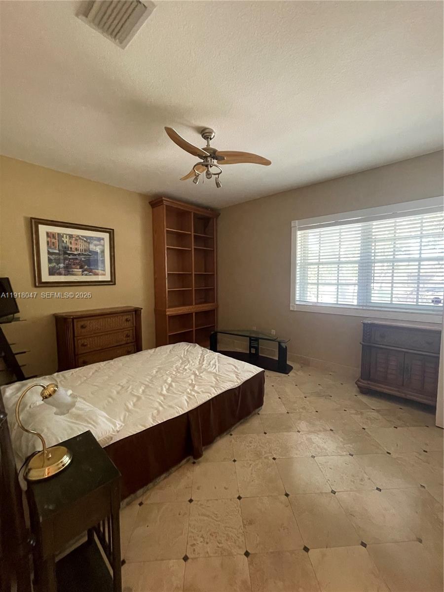232 Southwest 7th Avenue Hallandale Beach, FL 33009 - Photo 32 of 36