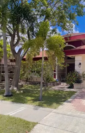 $3,900 | 232 Southwest 7th Avenue, Hallandale Beach, FL 33009