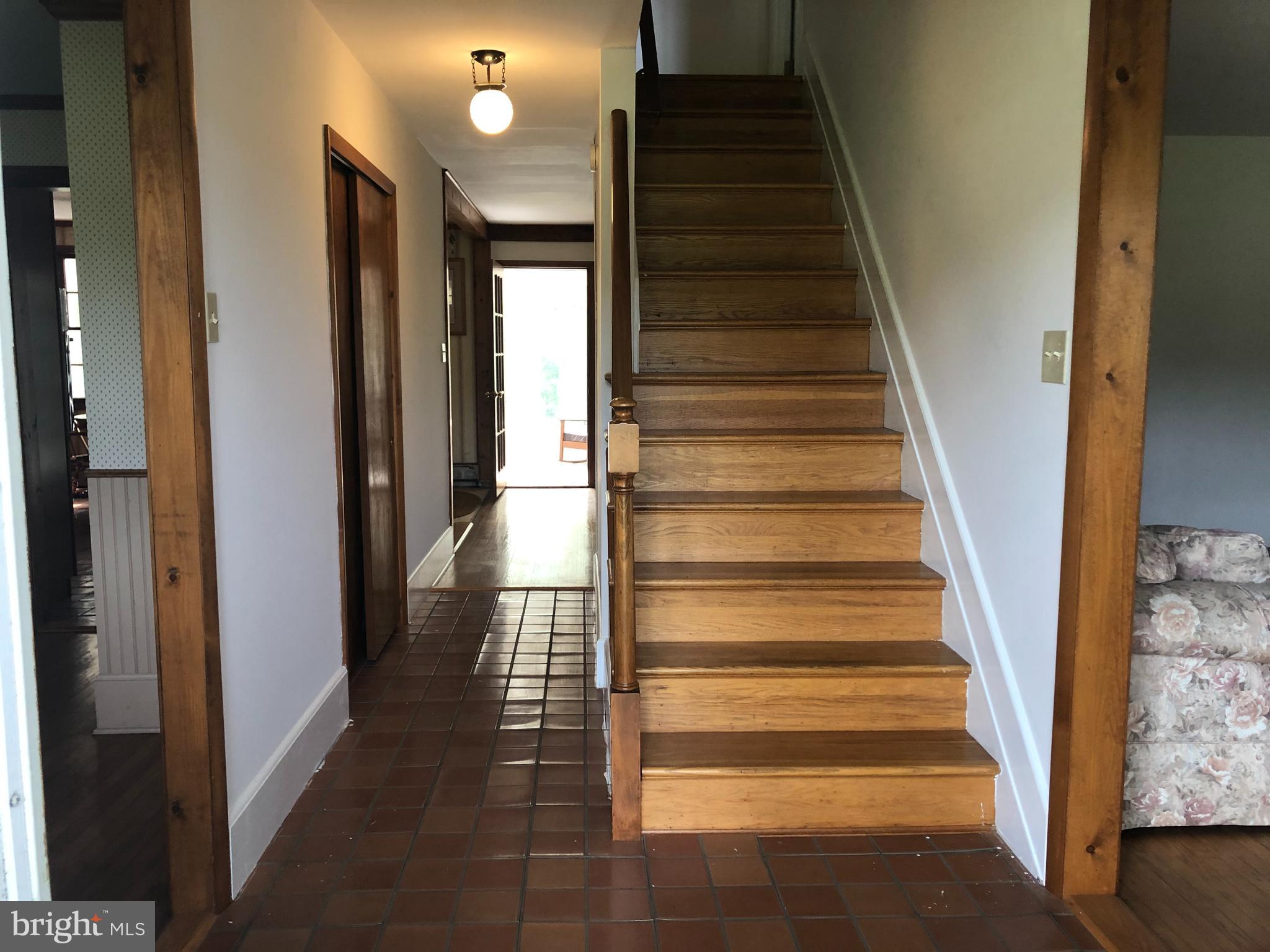 685 New Galena Road Chalfont, PA 18914 - Photo 4 of 62 Entrance Hallway