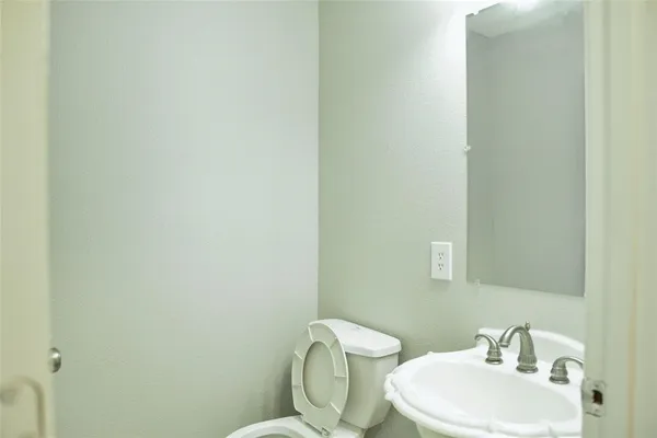 $2,300 | 6626 Crystal Point Drive, Katy, TX 77449