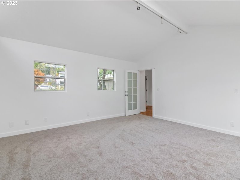 4155 Mapleton Drive West Linn, OR 97068 - Photo 23 of 38 an empty room with windows