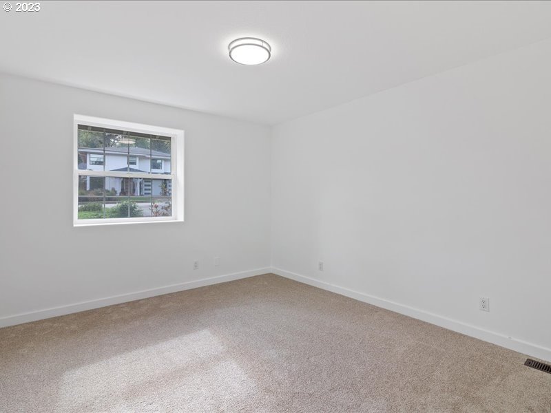 4155 Mapleton Drive West Linn, OR 97068 - Photo 25 of 38 an empty room with a window