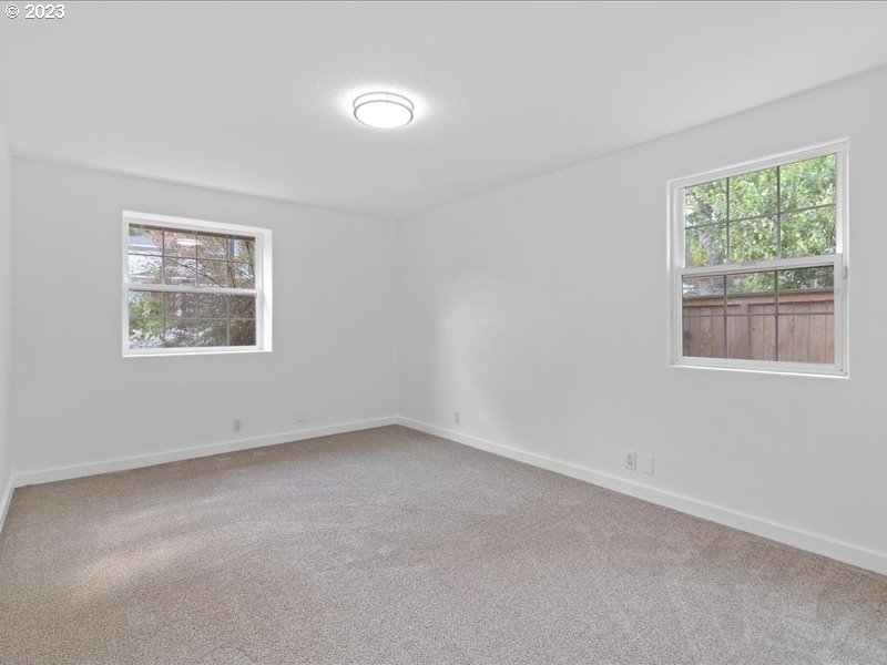 4155 Mapleton Drive West Linn, OR 97068 - Photo 27 of 38 an empty room with a window