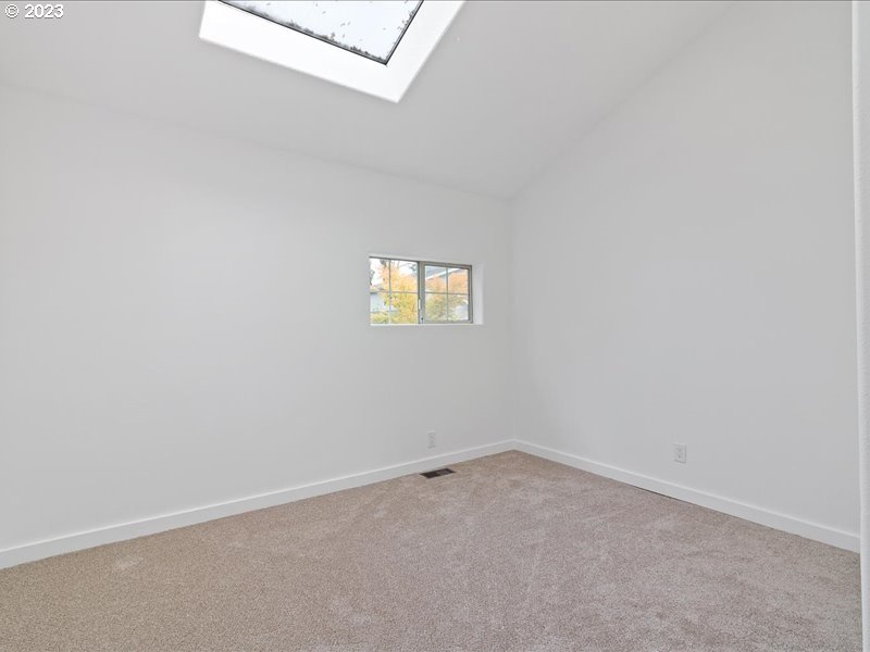 4155 Mapleton Drive West Linn, OR 97068 - Photo 29 of 38 an empty room with a window
