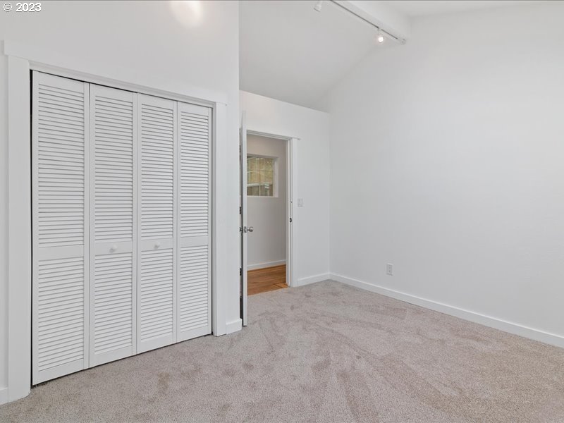 4155 Mapleton Drive West Linn, OR 97068 - Photo 30 of 38 an empty room with closet