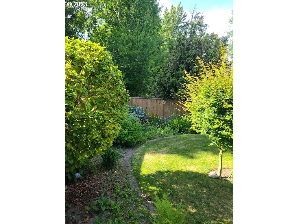 4155 Mapleton Drive West Linn, OR 97068 - Photo 33 of 38 a view of swimming pool from a yard