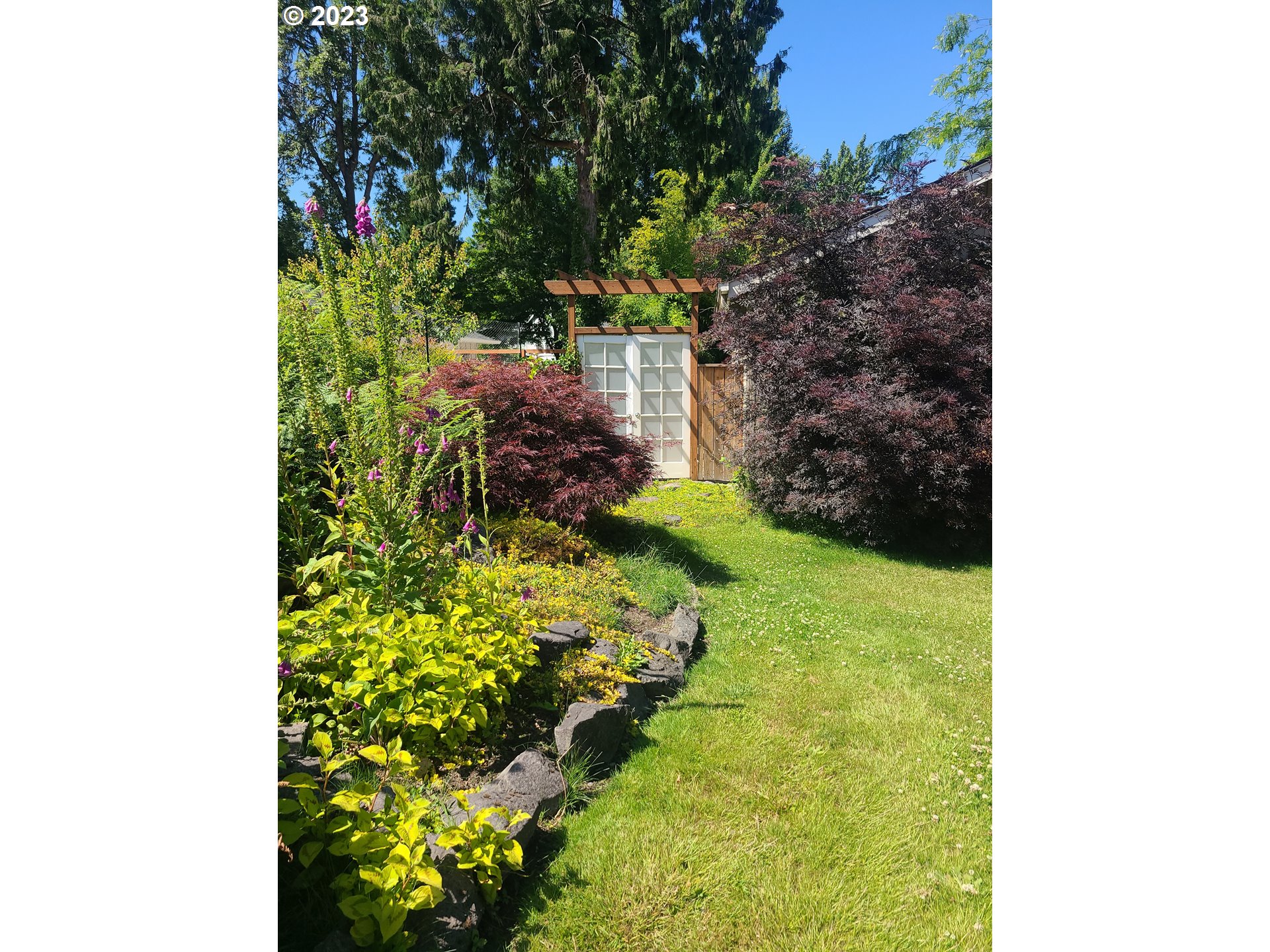 4155 Mapleton Drive West Linn, OR 97068 - Photo 6 of 38 a view of a garden with plants