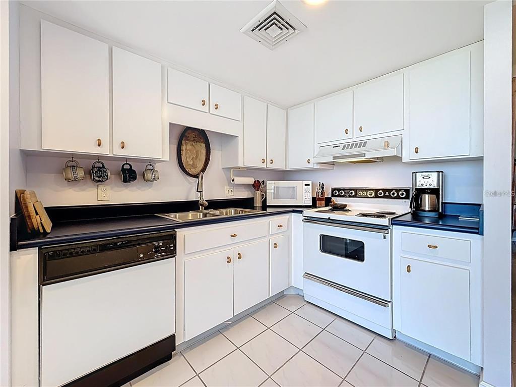 Key Capri Key Capri Key, Unit 301 St. Petersburg, FL 33706 - Photo 12 of 67