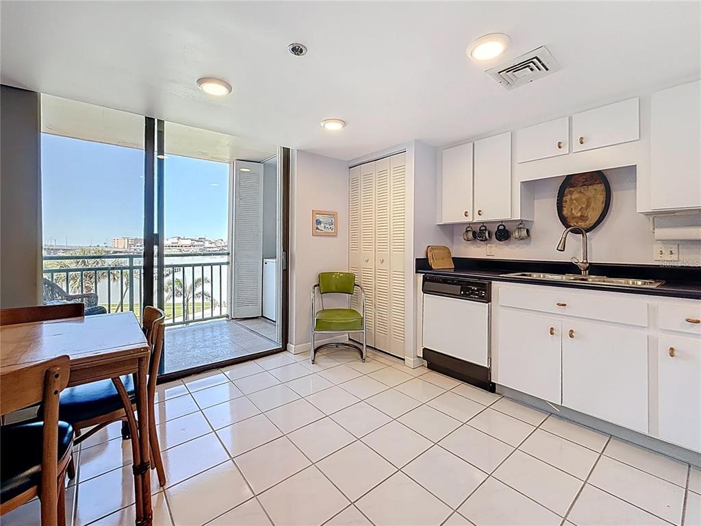 Key Capri Key Capri Key, Unit 301 St. Petersburg, FL 33706 - Photo 9 of 67