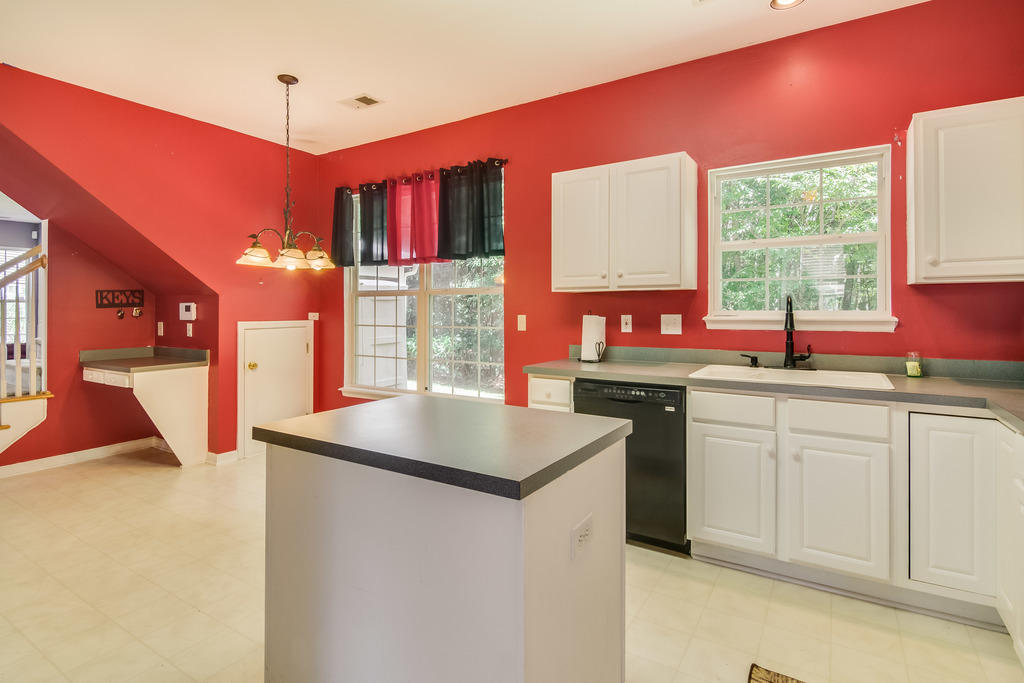 156 Oakbluff Road Summerville, SC 29485 - Photo 14 of 26 IMG_6082