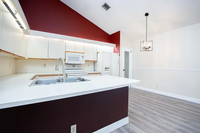 $325,000 | 803 Timberlane Circle, Greenacres, FL 33463