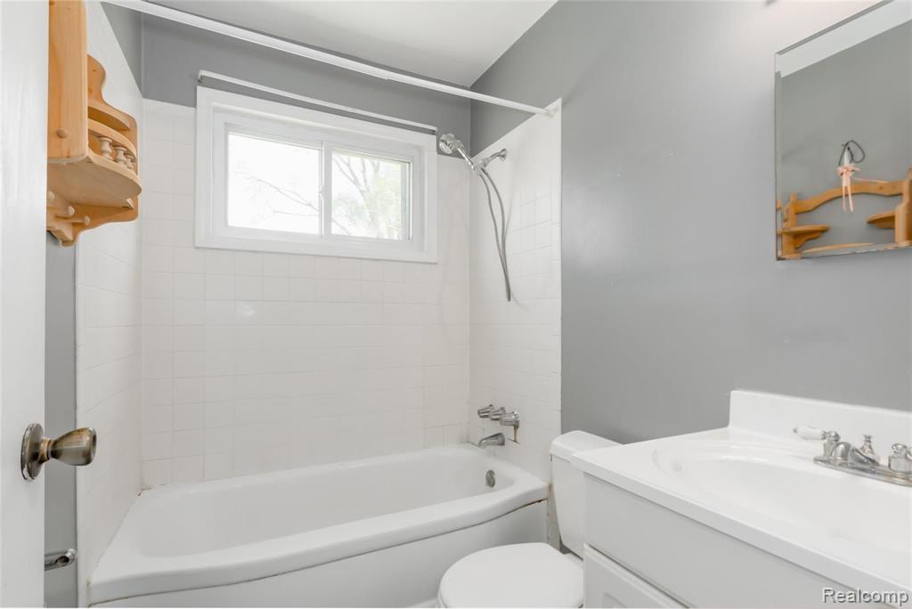 5194 Farm Road Waterford, MI 48327 - Photo 10 of 12