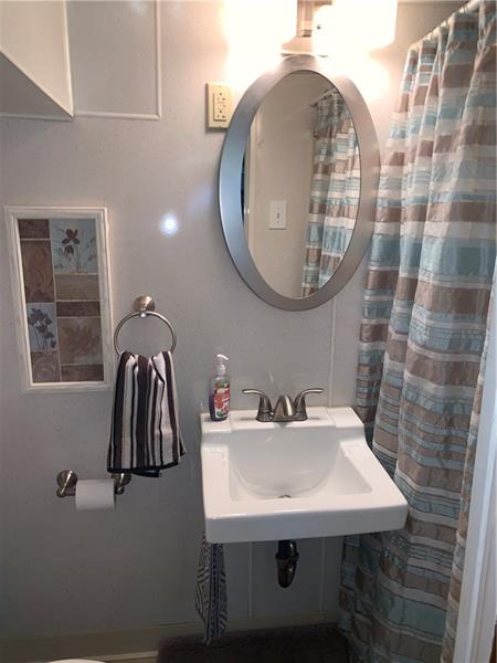 1230 Greentree Road Pittsburgh, PA 15220 - Photo 17 of 22 Gallery Image 17