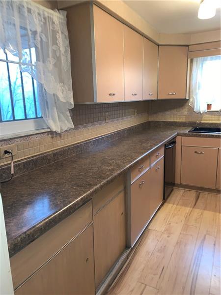 1230 Greentree Road Pittsburgh, PA 15220 - Photo 5 of 22 Gallery Image 5