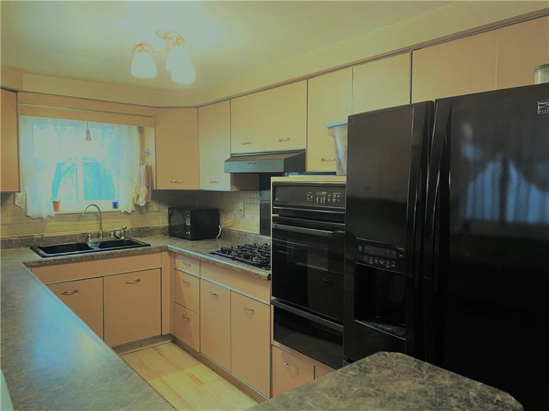 1230 Greentree Road Pittsburgh, PA 15220 - Photo 6 of 22 Gallery Image 6