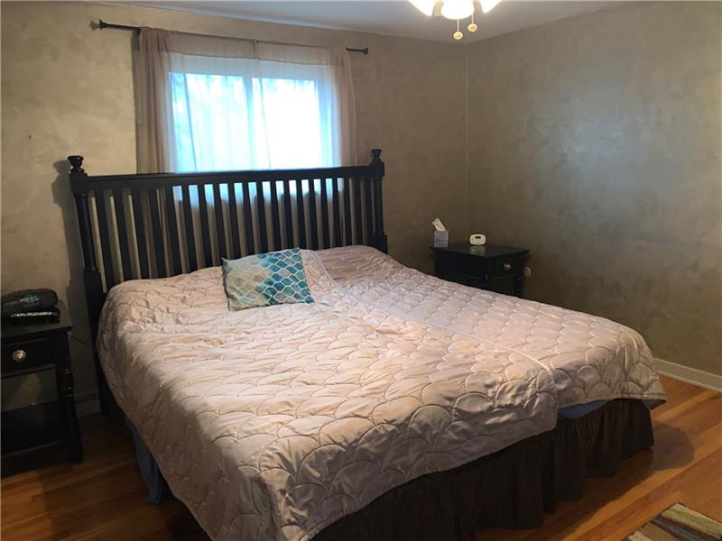 1230 Greentree Road Pittsburgh, PA 15220 - Photo 9 of 22 Gallery Image 9