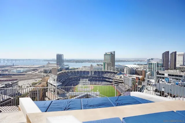 $2,700 | 321 Tenth Avenue, Unit 804, San Diego, CA 92101