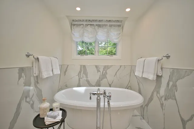 $2,750,000 | 560 Jacqulyn Lane, Lake Forest, IL 60045