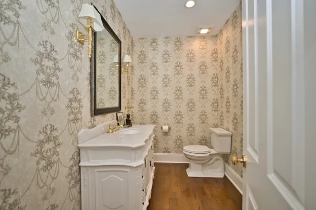 $2,750,000 | 560 Jacqulyn Lane, Lake Forest, IL 60045