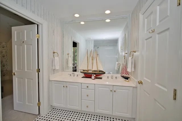 $2,750,000 | 560 Jacqulyn Lane, Lake Forest, IL 60045