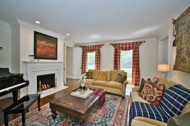 $2,750,000 | 560 Jacqulyn Lane, Lake Forest, IL 60045