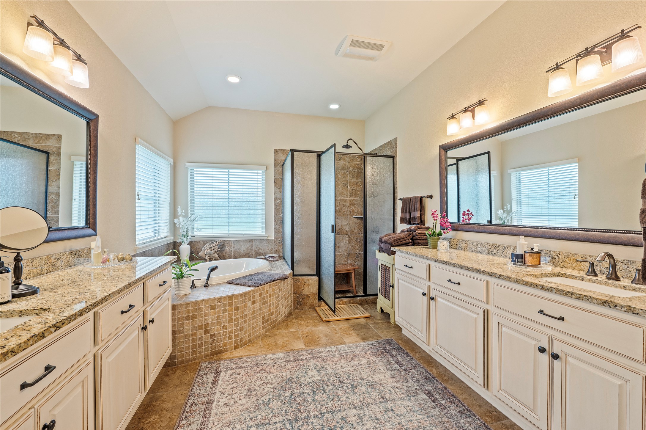 17126 Hamill Drive Rosharon, TX 77583 - Photo 20 of 50 Primary bath with dual side vanities and walk in shower and separate jetted tub.