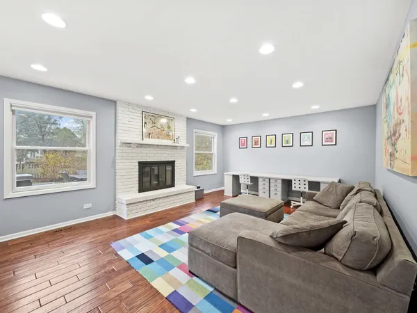 $975,000 | 2409 The Strand, Northbrook, IL 60062